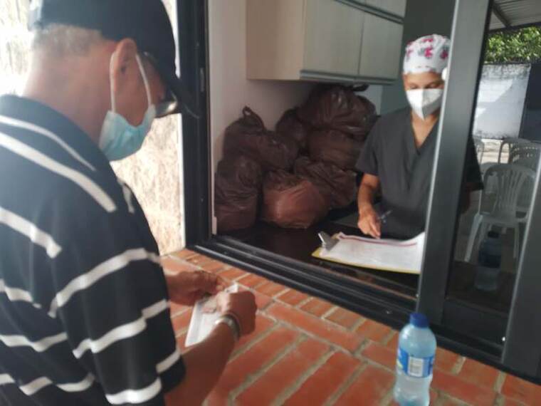 Entrega de mercado con firma de recibido